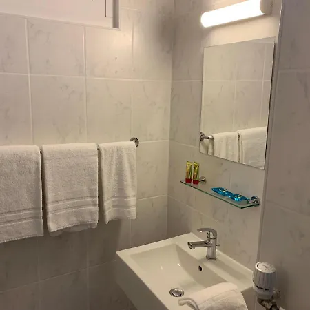 Отель Eh!toi Self 3*