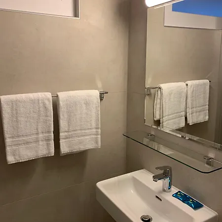 Отель Eh!toi Self